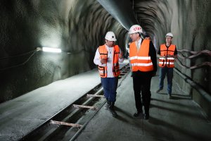 Bundeskanzler Kern besichtigt STRABAG-Trinkwassertunnel